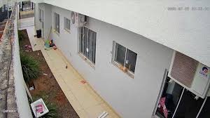 camera CFTV instalada no corredor da casa