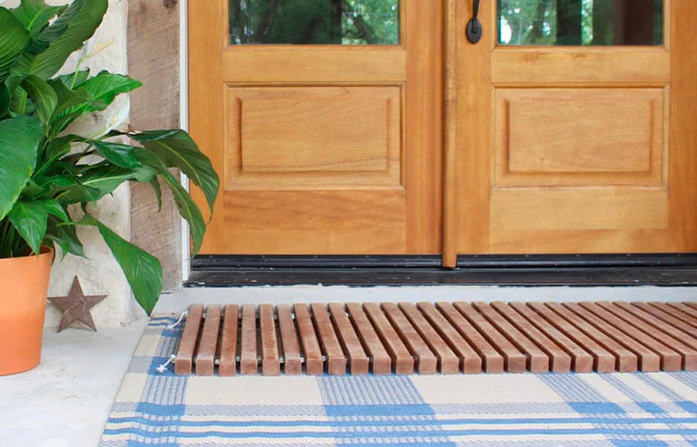 capacho de madeira para entrada de casa ou apartamento